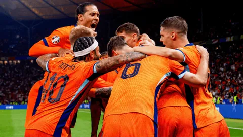 雷丁成英冠降级第三队，哈镇救火教练沃诺克表现卓越！